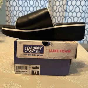 Skechers Relaxed Step with Luxe Foam slides